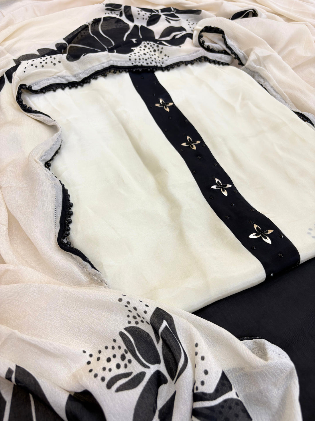 Zoya-e-Zehra: Ivory Black Appliqué Suit with Chic Motifs & Contrast Dupatta