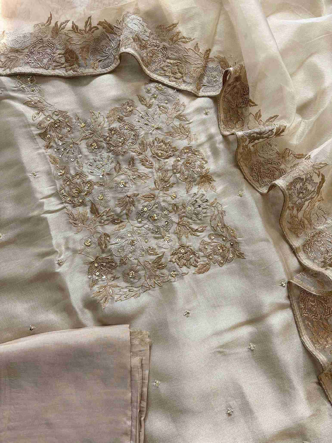 Very Elegant party wear unstitched suit - The Zareesh