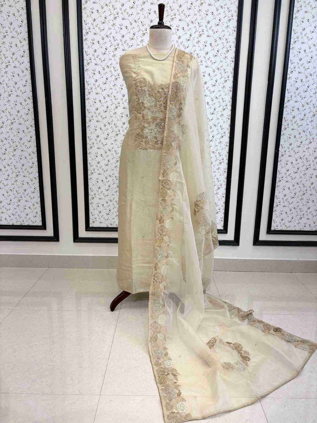 Very Elegant party wear unstitched suit - The Zareesh