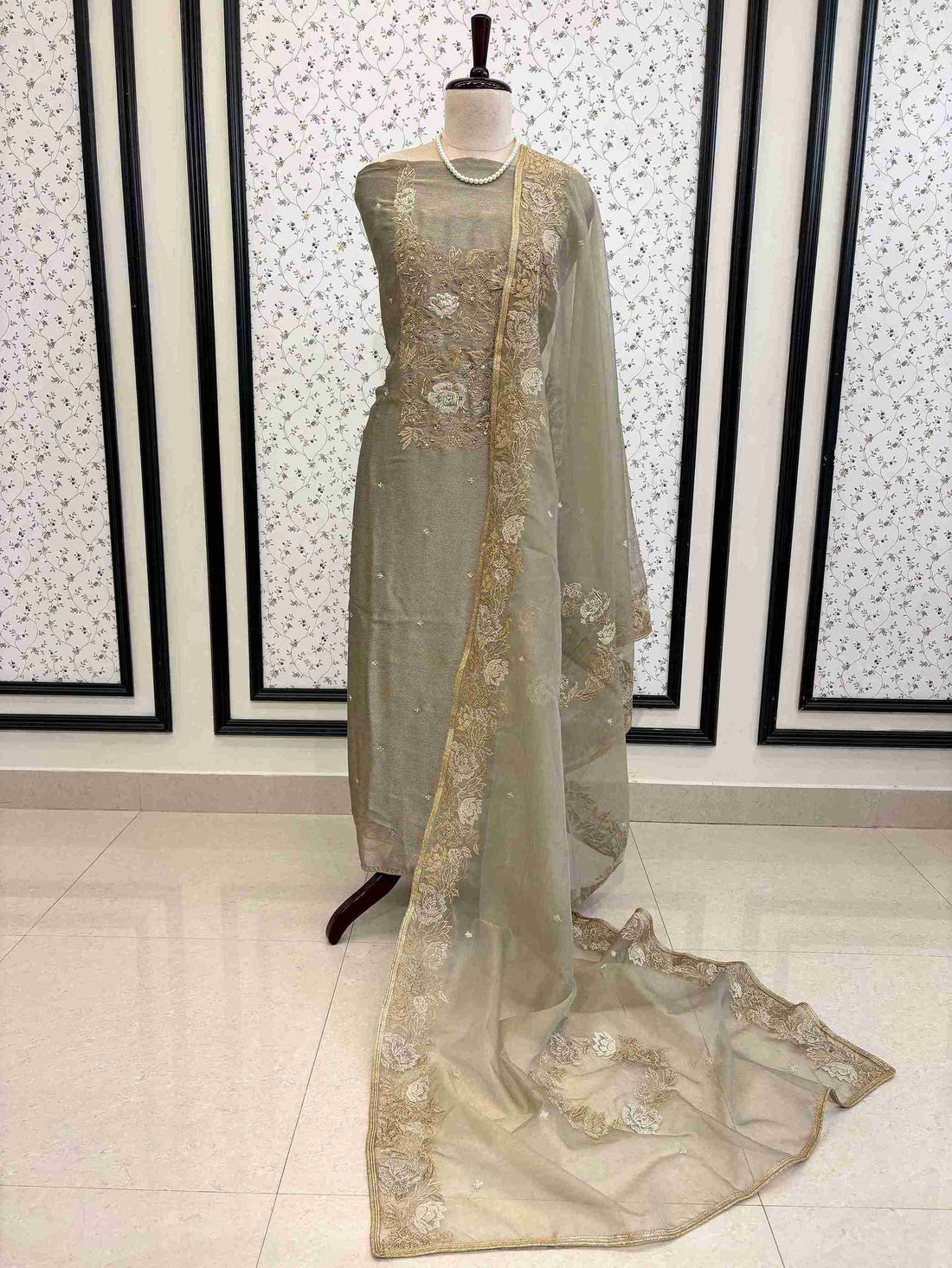 Very Elegant party wear unstitched suit - The Zareesh