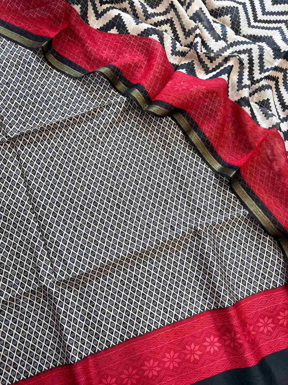 Elegant Maheshwari silk suit set for festive wear – black and red