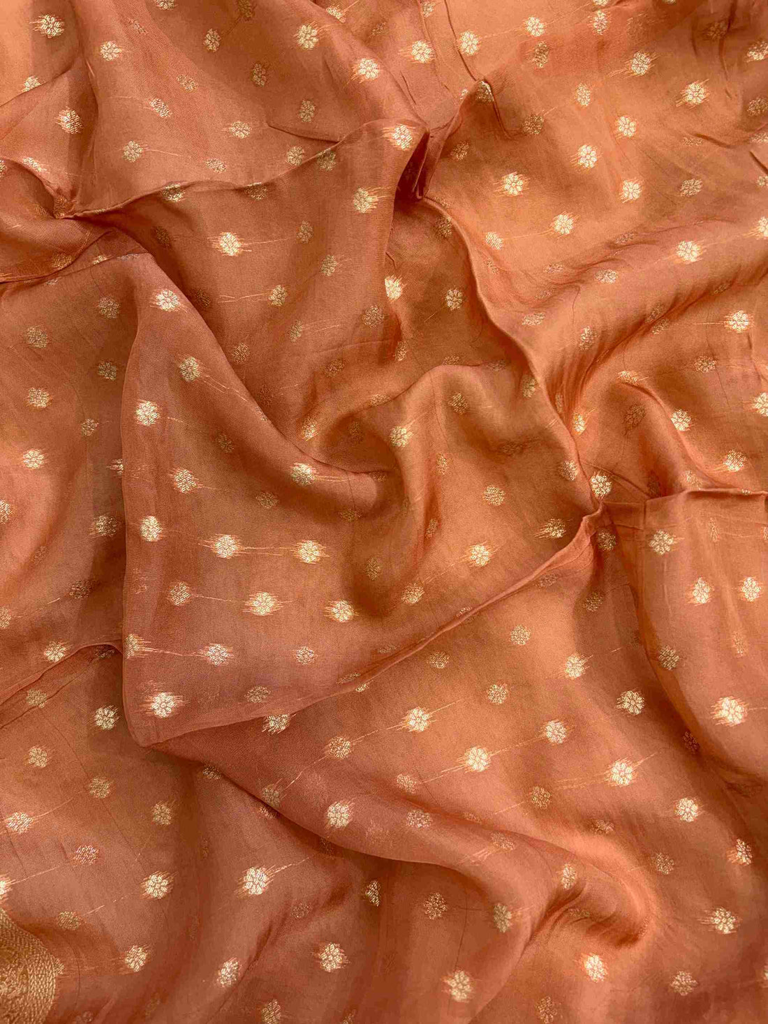 unstitched suit for women in shimmer tissue fabric with banarasi weaving 