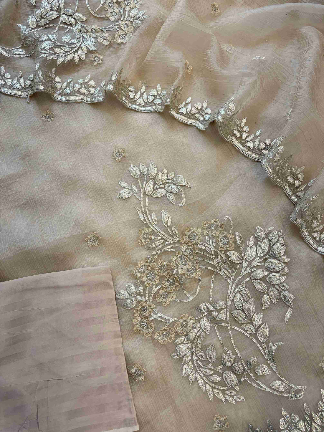 Floral silver gota motif on shirt daaman