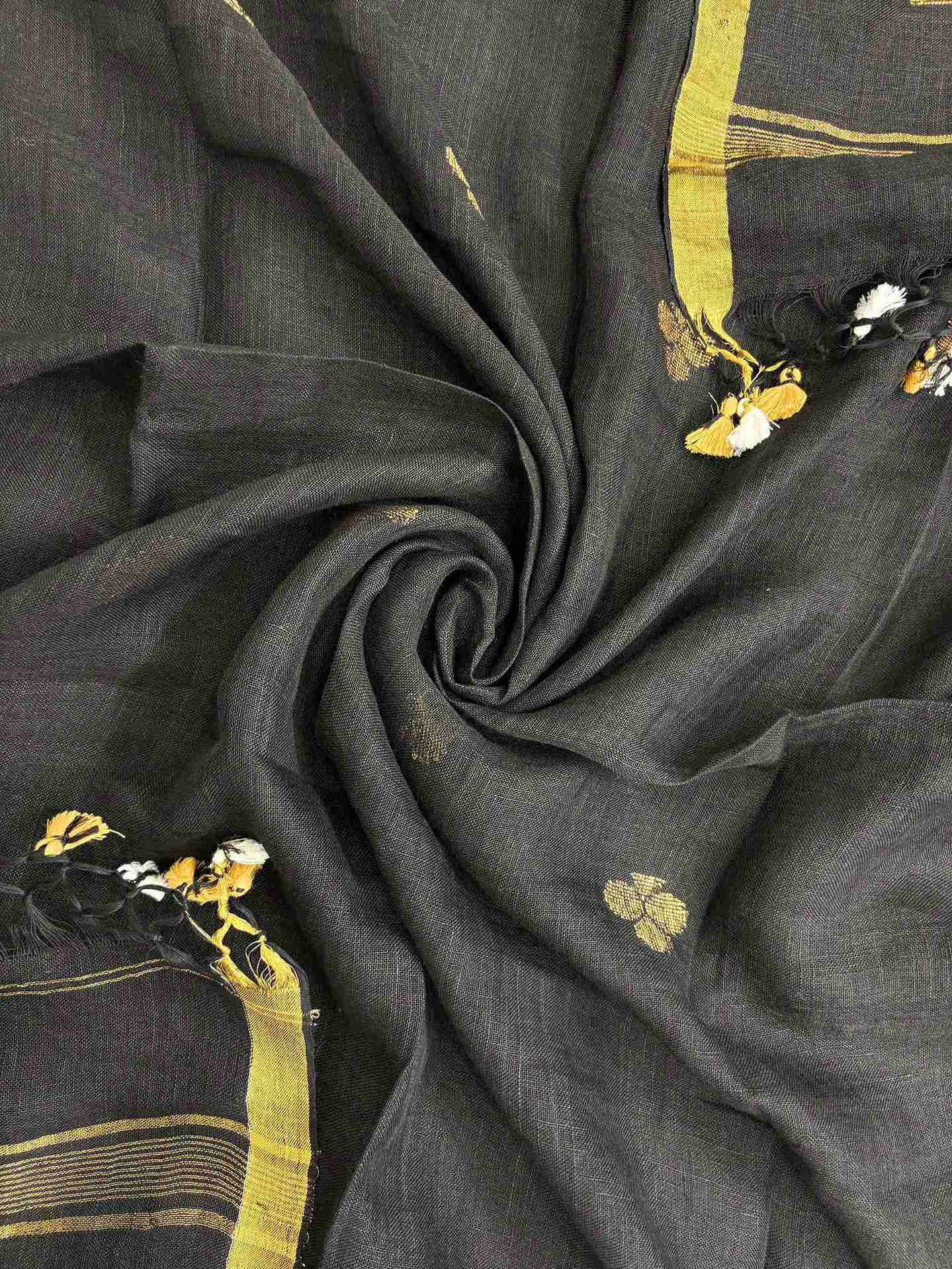 Scalloped border finishing detail on black pure handloom linen dupatta edge