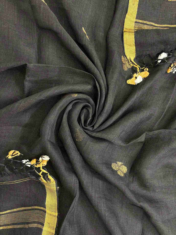 Scalloped border finishing detail on black pure handloom linen dupatta edge