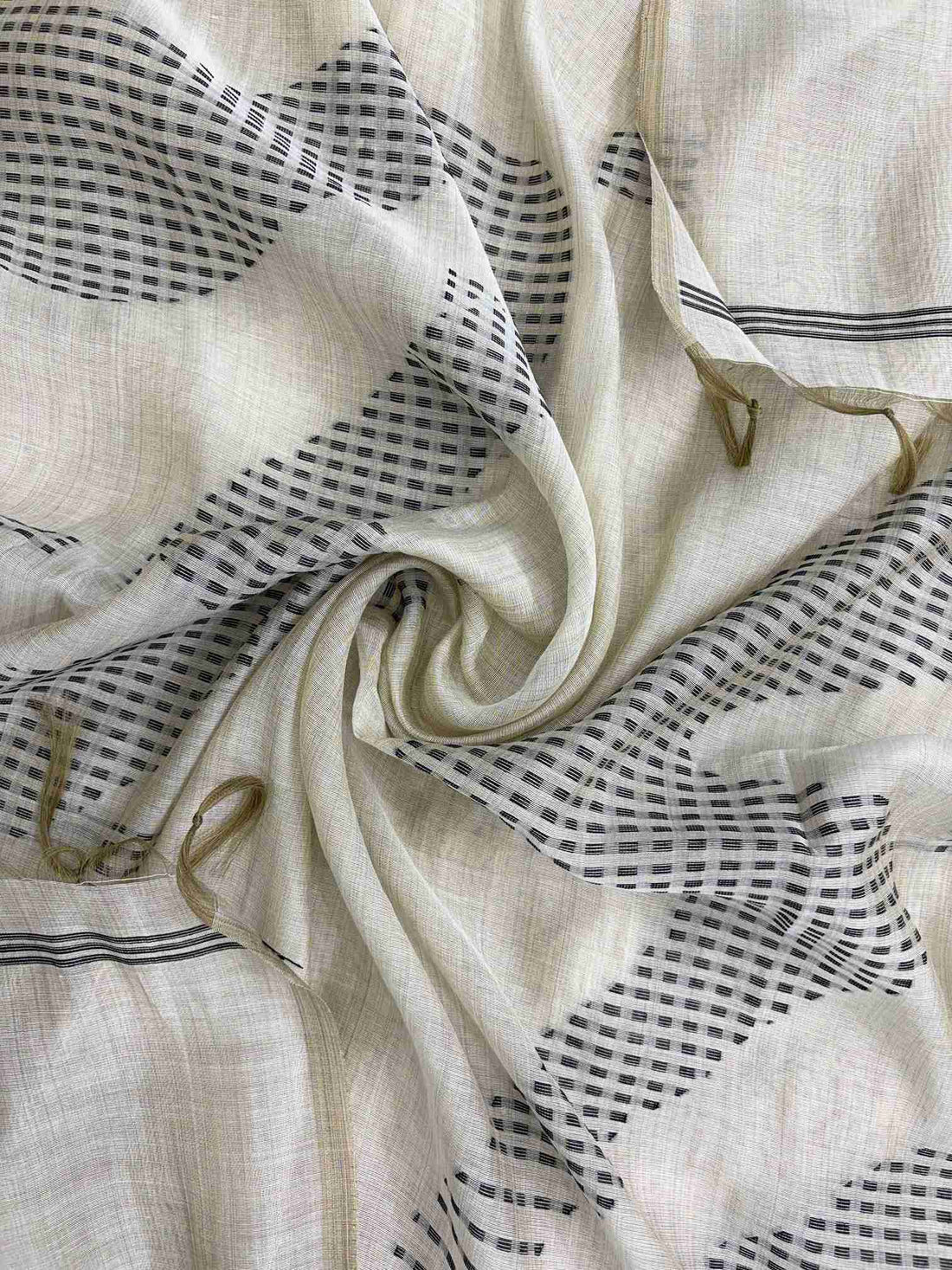 Coordinated black viscose dupatta with soft drape