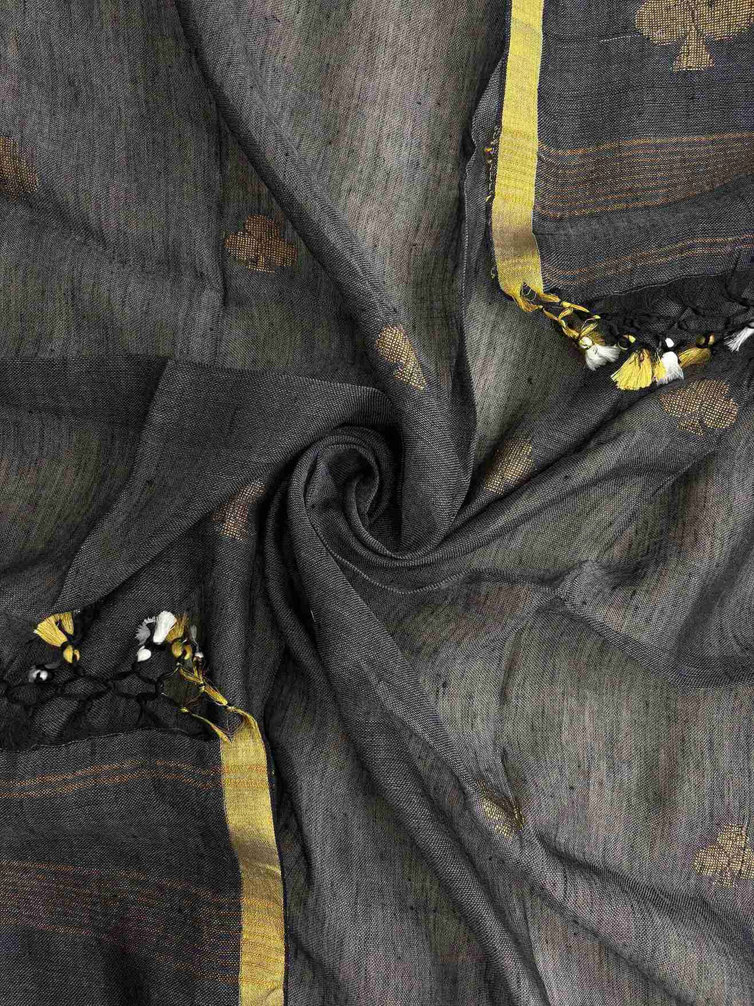 Scalloped border finishing detail on charcoal grey pure handloom linen dupatta edge