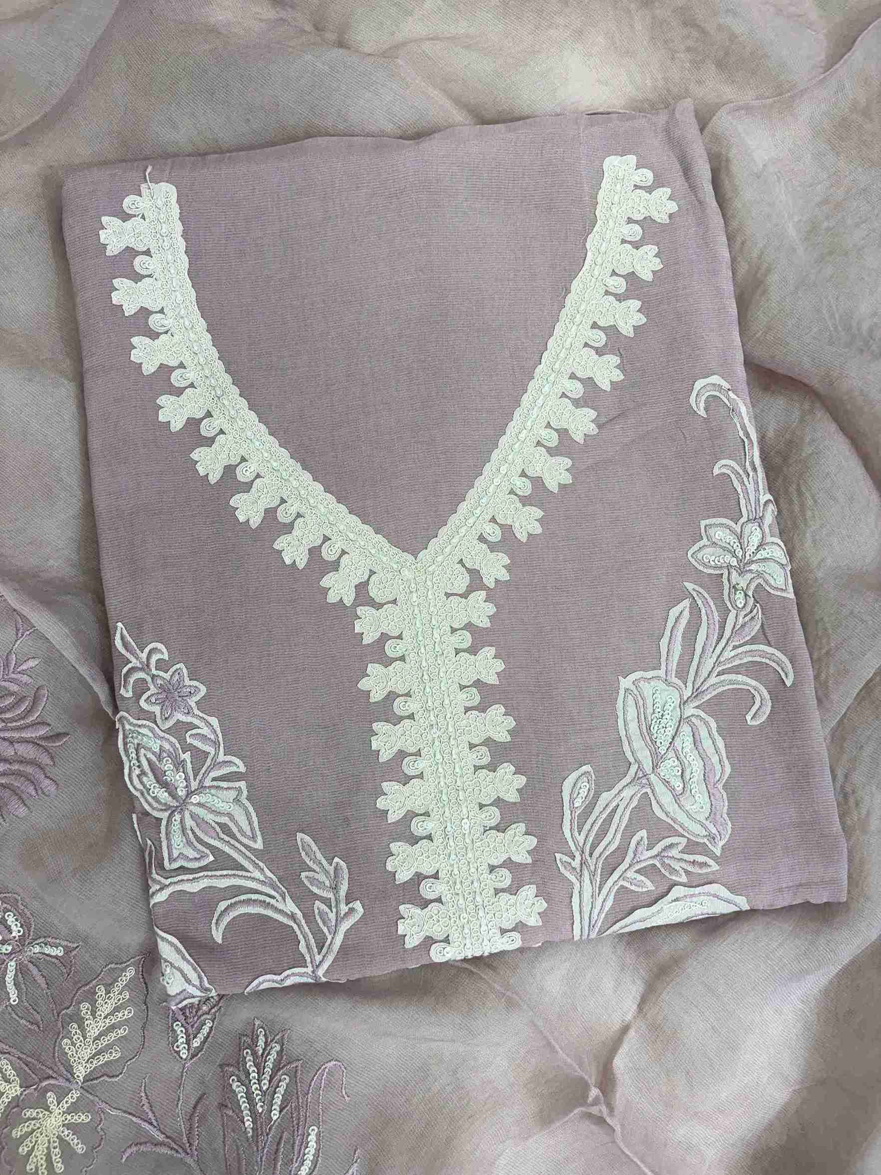 V-shaped neckline with crotia lace border detail on dusty rose mauve mul cotton shirt