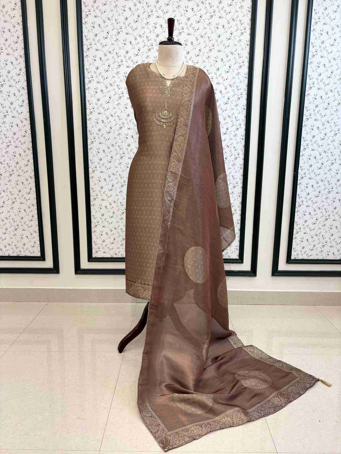 Premium jacquard Party wear unstitched suit - The Zareesh