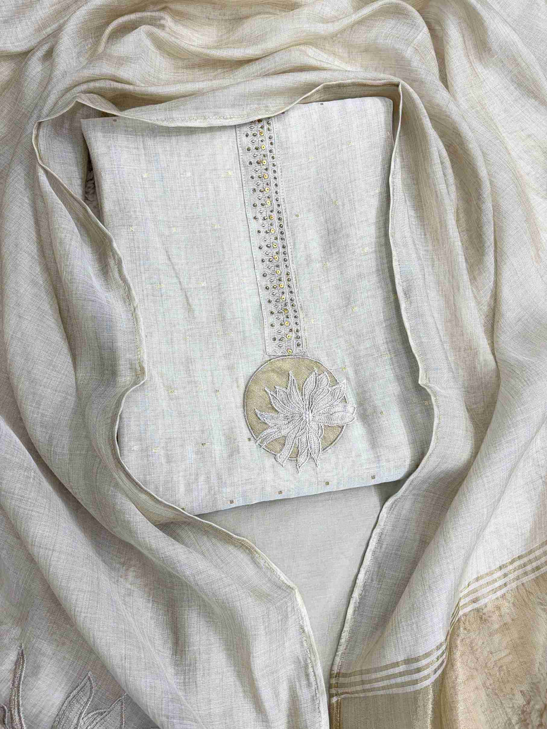 flat lay of jaamdani suit with floral applique highlight