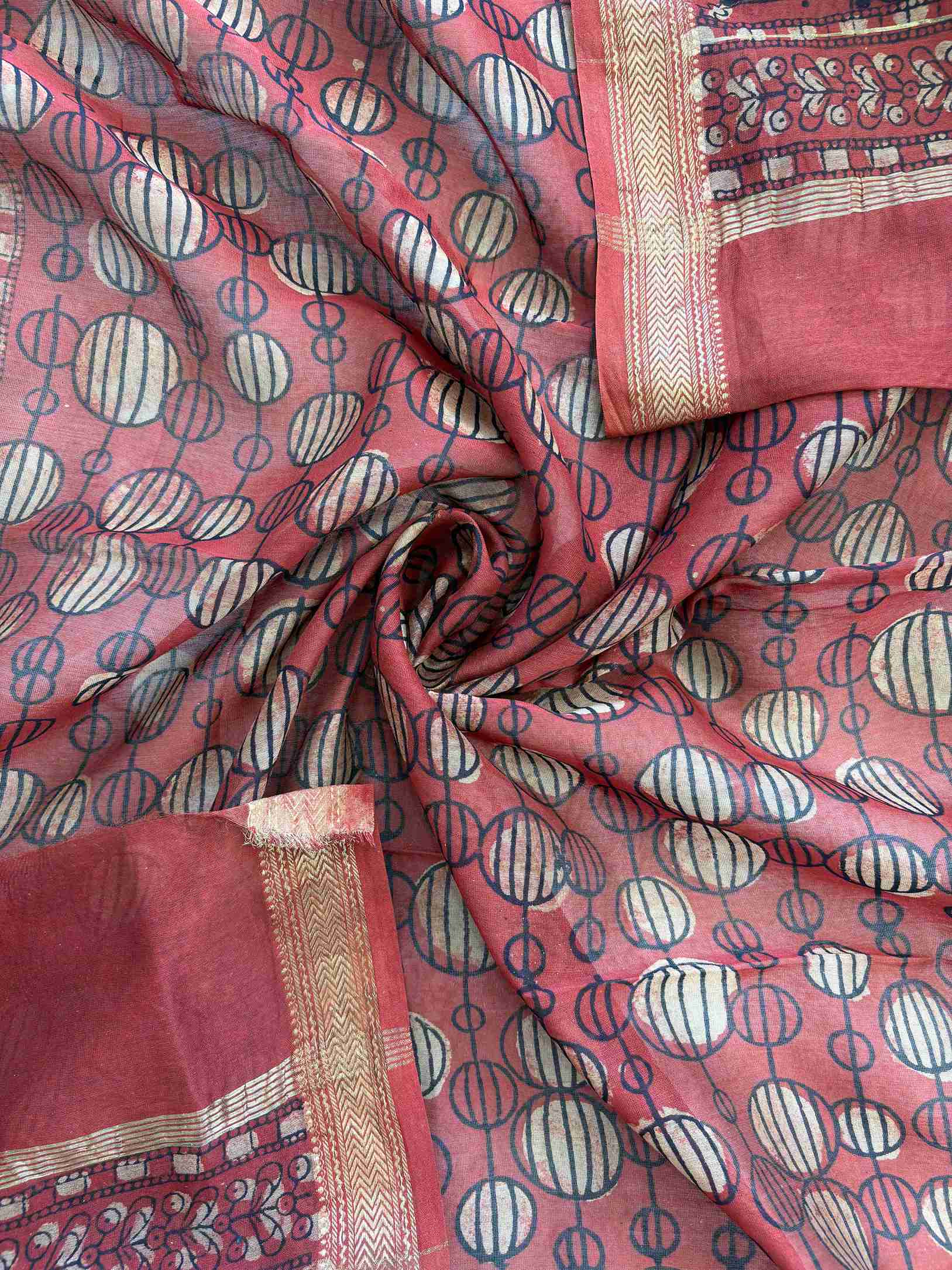 maheshwari silk dupatta with gold zari woven border