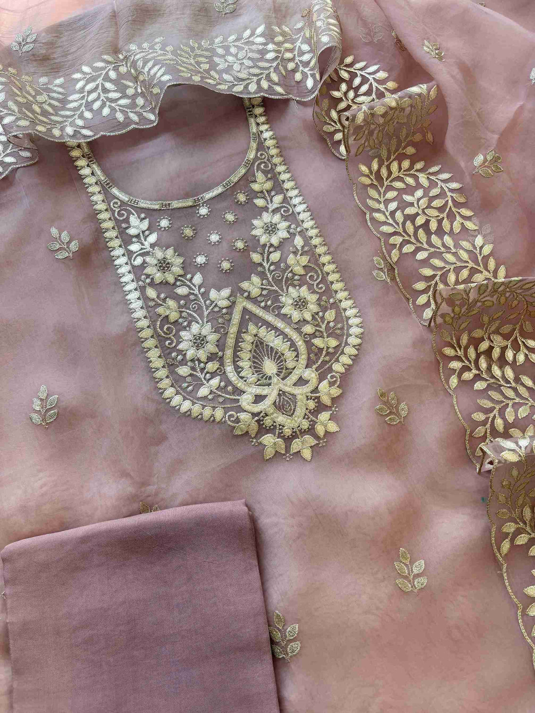 Pink tissue dupatta with leaf-pattern leather gota border and scalloped edges